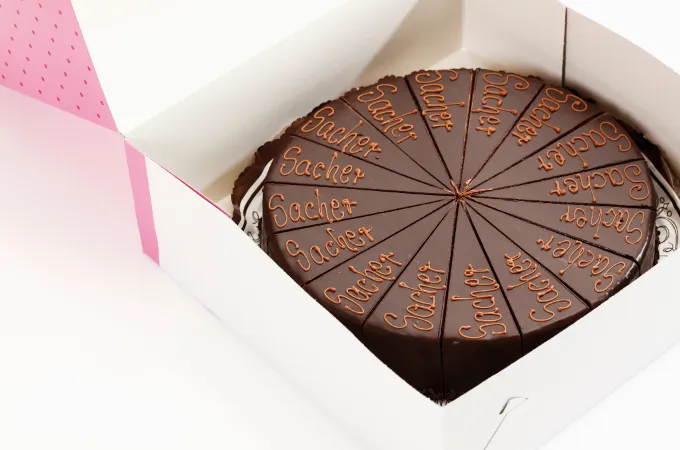 Hộp Đựng Bánh Kem Tại Công Ty In Ấn An Khang